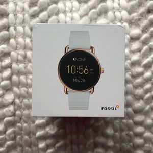 Rose gold q wander fossil watch white band
